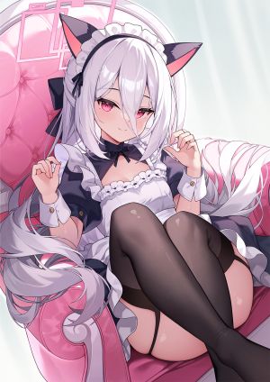 蔚蓝档案,天童Kei,pinki_o64,single,长发,長身像,视线正对,前发,笑顔,红色眼,坐姿,兽耳,白发,女仆,少女,丝袜,连衣裙,制服,黑丝,光晕,围裙