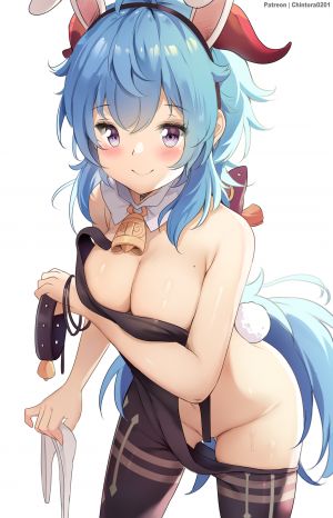 甘雨,原神,chintora0201,呆毛,獸耳,露肩,青發,臉紅,breasts,cleavage,項圈,holding,長發,視線正對,露臍,褲襪,馬尾辮,紫色眼,笑顔,single,超長發,白背景