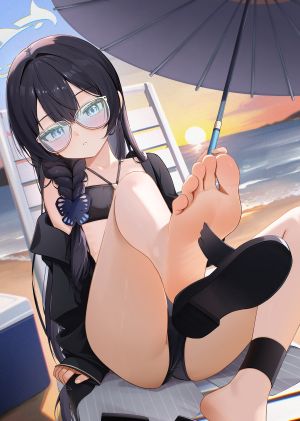 竜華キサキ,蔚蓝档案,radoremo,露肩,海滩,水着,黑发,脸红,三股辫,breasts,发饰,光晕,长发,长袖,视线正对,坐姿,single,泳装,雨伞