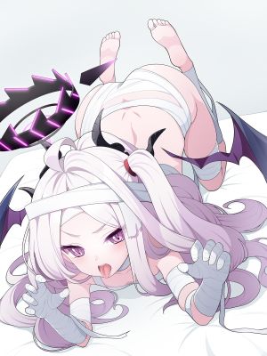空崎ヒナ,伊原木ヨシミ,蔚蓝档案,koflif,绷带,露肩,脸红,breasts,Cosplay,光晕,horns,长发,视线正对,横臥,张嘴,紫色眼,single,白发