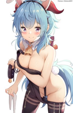 甘雨,原神,chintora0201,呆毛,兽耳,露肩,青发,脸红,breasts,cleavage,项圈,holding,长发,视线正对,露脐,裤袜,马尾辫,紫色眼,笑顔,single,超长发,白背景